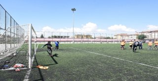 Başkan Gülden Spor Okullarına Sürpriz Ziyaret