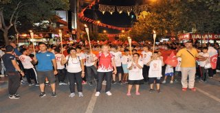 Manisalılar 15 Temmuzda Yine Meydanı Doldurdu