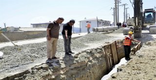 Kulpta Yağmursuyu Ve Kanalizasyon Şebeke Çalışmaları Sürüyor