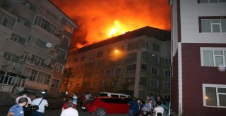 Çatı Yangını 5 Evi Kullanılamaz Hale Getirdi