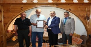 Vali Pehlivandan Geçmişi Geleneksel Araç Gereçlerle Yaşatmaya Çalışan Habip Ekovana Teşekkür Belgesi