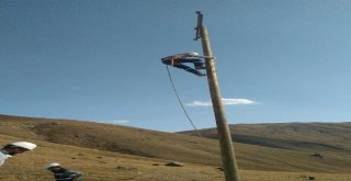 Kesintisiz Elektrik İçin Direkleri Bin 618 Metreye Taşıdılar
