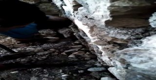 İki Duvar Arasına Sıkışan Yavru Kedi İtfaiye Ekiplerince Kurtarıldı