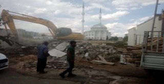 Adıyaman Belediyesi Yol Genişletme Çalışmalarını Sürdürüyor