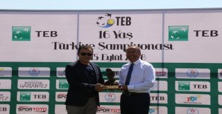Tenis Turnuvasında Şampiyonlar Belli Oldu