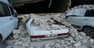 Fabrika Duvarı Araçların Üzerine Çöktü