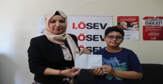 11 Yaşında Kitap Çıkardı, Gelirini Bağışladı