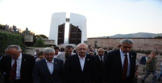 Kılıçdaroğlu, Celal Bayarın Kabrini Ziyaret Etti