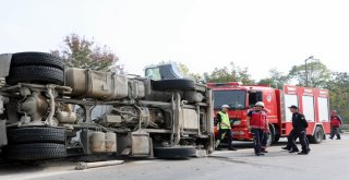 Sakarya Gişelerinde Beton Mikseri Devrildi: 1 Ölü