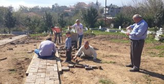 Köylüler El Ele Verdiler Mezarlığı Düzenliyor