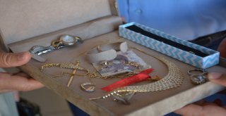 Kaybedilen 15 Bin Lira Ziynet Eşyasının Sahibini Anons İle Buldular