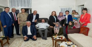 Vali Zorluoğlu Ve Protokolden Şehit Ailelerine Bayram Ziyareti