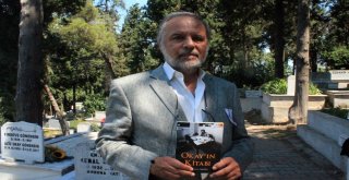 Gazeteci Okay Gönensin Ölümünün Birinci Yılında Mezarı Başında Anıldı