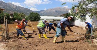 Selle Sarsılan Çiftçi Yaralarını Sarmaya Çalışıyor
