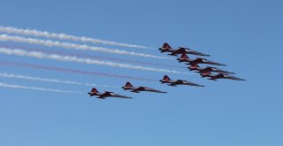 Türk Yıldızlarından Rizede Nefes Kesen Gösteri