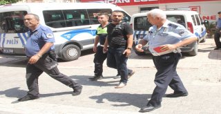 Alkollü Taksici Yol Ortasına Park Etti Polis Bile Ayıltamadı