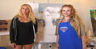 Uluslararası Kadın Ressamlar Çalıştayı Başladı