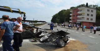 Karşı Şerite Geçen Otomobil İkiye Bölündü: 1 Ölü, 10 Yaralı