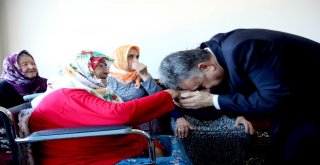 Emniyetten Bayram Öncesi Huzurevi Sakinlerine Moral Ziyareti