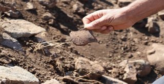 Define Ararken Mezarlıkları Tahrip Ettiler