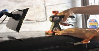 Yüz Binlerce Lira Değerindeki Araçları Orijinalliğini Bozmadan Tamir Ediyor