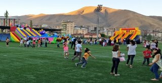 Başkan Vekili Epcim, Şişme Oyun Parkını Ziyaret Etti