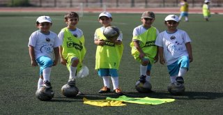 Yenimahallede Futbol Yaz Okulu Devam Ediyor