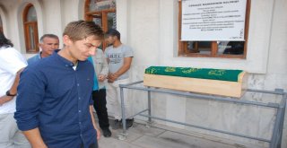 Minik Bayramın Kemik Parçaları Cenaze Töreni İçin Camiye Getirildi