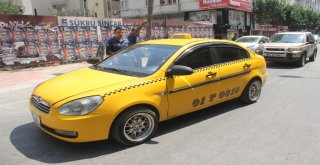 Alkollü Taksici Yol Ortasına Park Etti Polis Bile Ayıltamadı