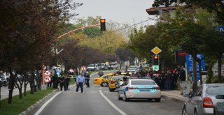 Polis Motosikleti Taksi İle Çarpıştı: 3 Yaralı