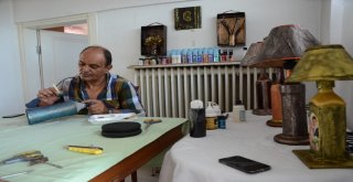 Atık Şişelerden Ürettiği Abajurlar, Ek Gelir Kapısı Oldu
