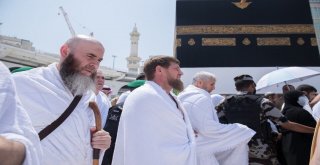 Cumhurbaşkanı Kadirov, Hac Görevini Eda Etmek İçin Suudi Arabistana Gitti