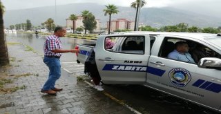 İskenderunda Sağanak Yağış Yolları Göle Çevirdi