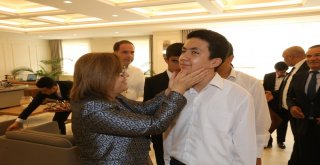 Belediye Başkanı Fatma Şahin Görme Engelli Öğrencileri Ağırladı