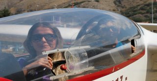 Mutluluklarını Havada Buldular