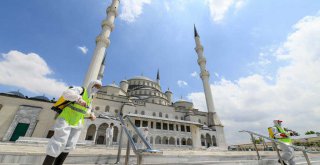 İBADETE AÇILACAK CAMİLERDE TEMİZLİK VE DEZENFEKSİYON