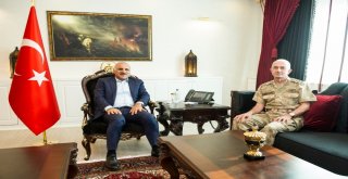 Korgeneral Karataştan Vali Zorluoğluna Veda Ziyareti