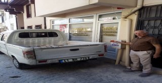 Mudanyada Kaldırımsız Cadde Ve Sokaklarda Vatandaşlar Dükkân Ve Evlerine Giremiyor