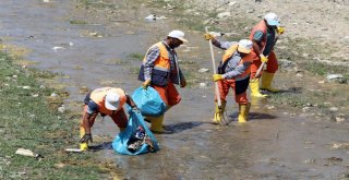 Van Gölüne Dökülen Derelerde Temizlik Çalışması