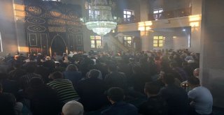 Karsta Bayram Namazında Camiler Doldu Taştı