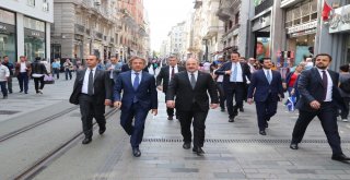 Bakan Varank İstiklal Caddesinde