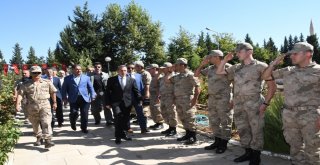 Vali Kalkancıdan Şehitliğe Ziyaret Ziyaret Etti