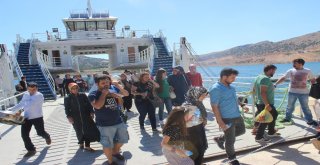 Siverekte Görev Yapan Sağlıkçılar Fırat Nehrini Gezdi