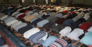 Elazığda Bayram Namazında Camiler Doldu Taştı