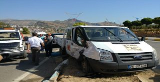 Tuncelide Kamyonet Refüjdeki İşçilere Çarptı: 5 Yaralı