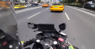 (Özel) Motosikletli Taksiye Arkadan Çarptı, Kaza Anı Kameraya Yansıdı