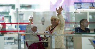 Ankaradan İlk Hac Kafilesi Dualarla Uğurlandı