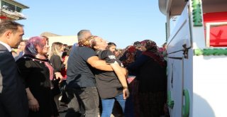 Şehit Yeğeninin Tabutuna Böyle Koştu