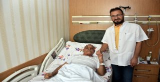78 Yaşındaki Hastadan 220 Gram Prostat Çıktı