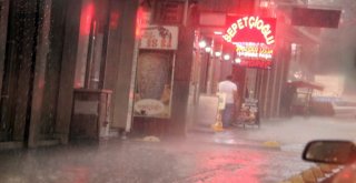 Zonguldakta Aniden Bastıran Şiddetli Yağmur Hayatı Olumsuz Etkiledi